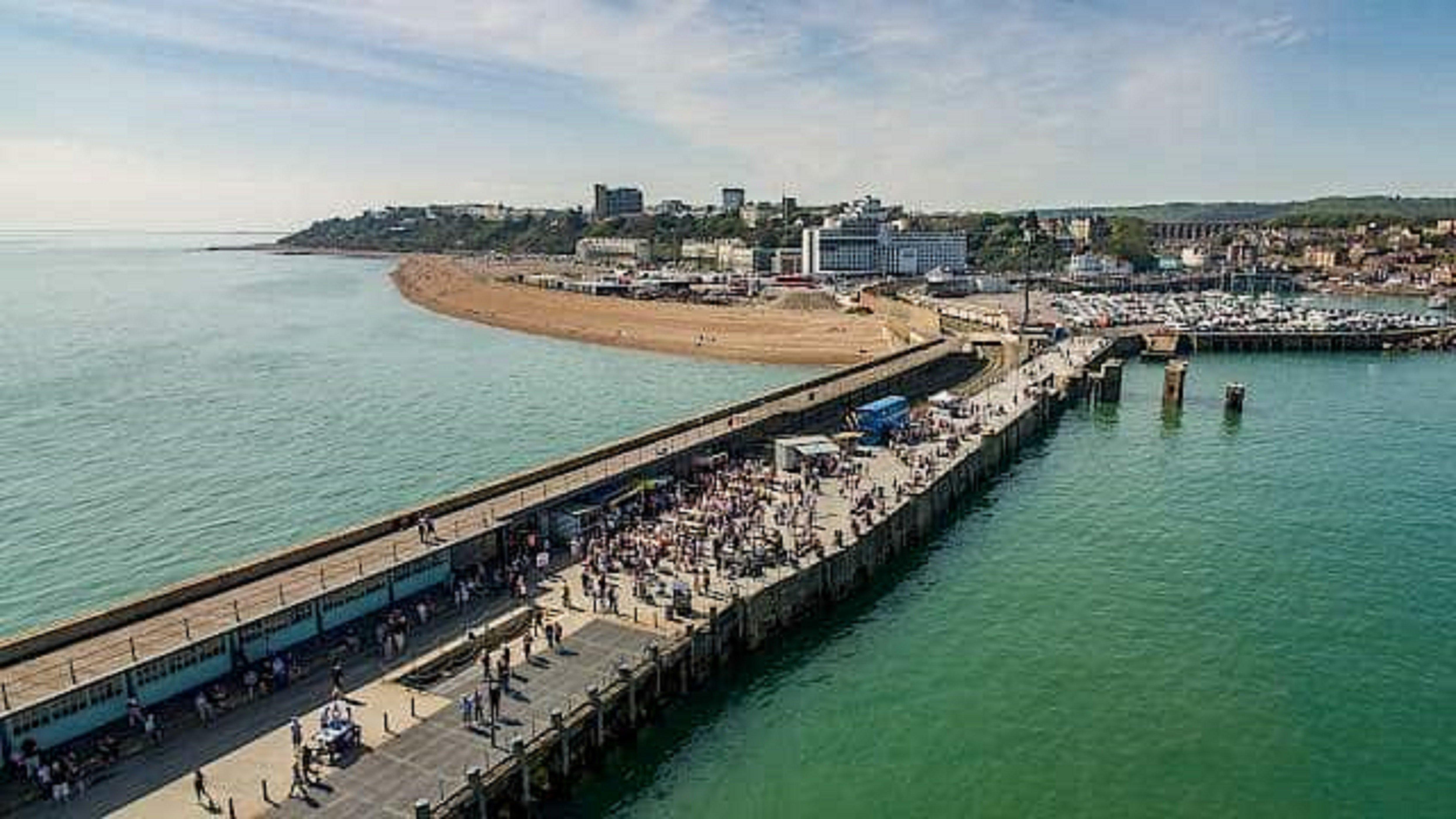 Holiday Inn Express Folkestone Channel Tunnel, An Ihg Hotel Esterno foto